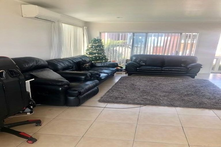 Photo of property in 1/281 Sunset Road, Sunnynook, Auckland, 0632