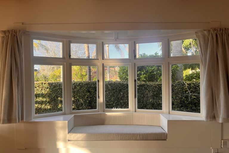 Photo of property in 11 Norwood Road, Bayswater, Auckland, 0622