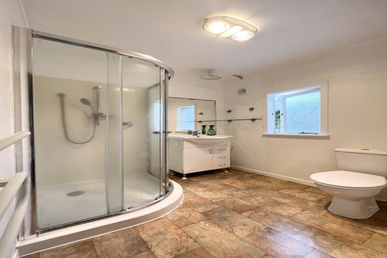 Photo of property in 145 Ocean View Road, Hillcrest, Auckland, 0627