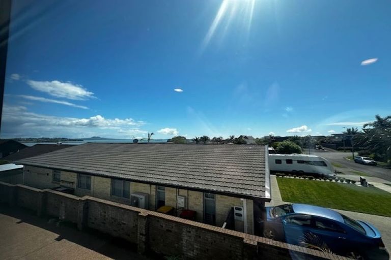 Photo of property in 35b Clyside Avenue, Half Moon Bay, Auckland, 2012
