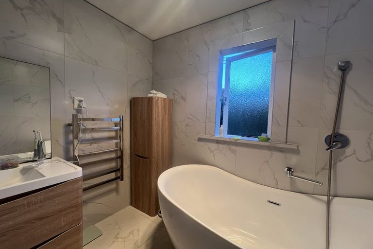 Photo of property in 30 Niccol Avenue, Narrow Neck, Auckland, 0624