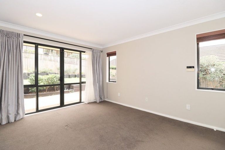 Photo of property in 33 Annalong Road, Dannemora, Auckland, 2016