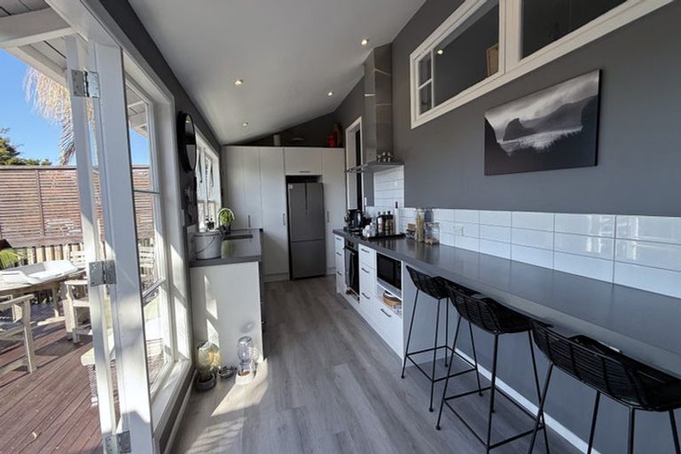 Photo of property in 35 Birkdale Road, Birkdale, Auckland, 0626