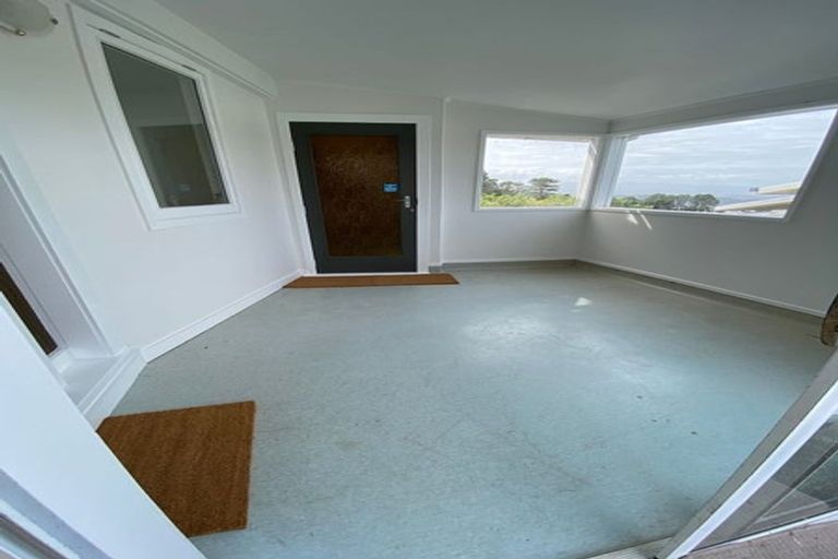 Photo of property in 1 Flint Way, Northland, Wellington, 6012