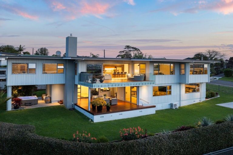 Photo of property in 51 Moffat Road, Red Beach, 0932