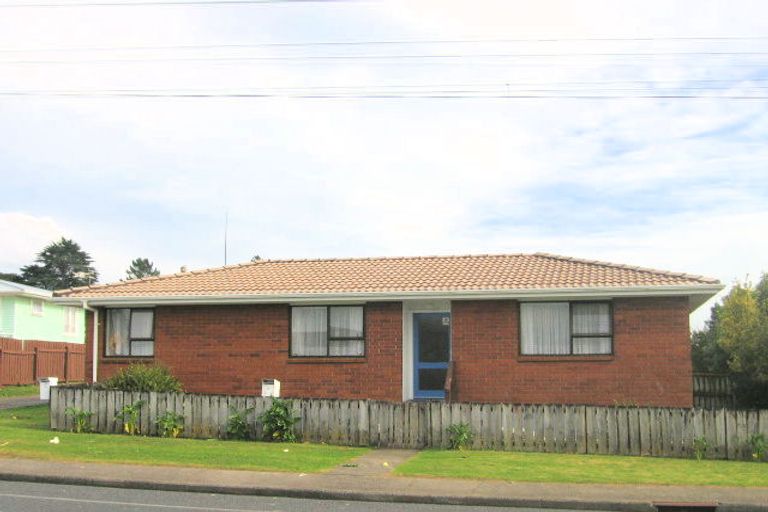 Photo of property in 120 Don Buck Road, Massey, Auckland, 0614