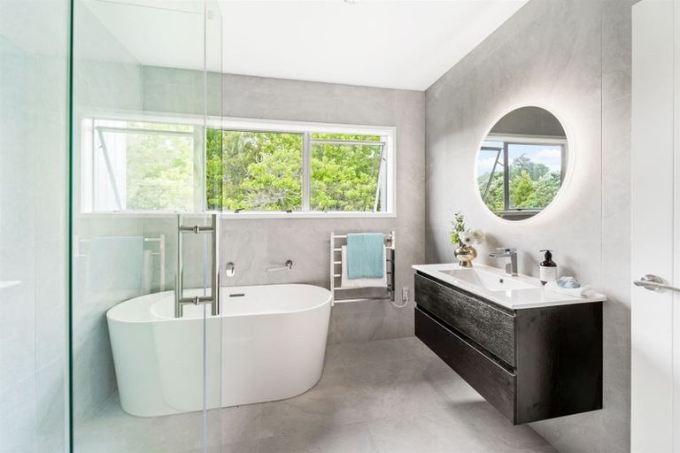 Photo of property in 26 Macnay Way, Murrays Bay, Auckland, 0630