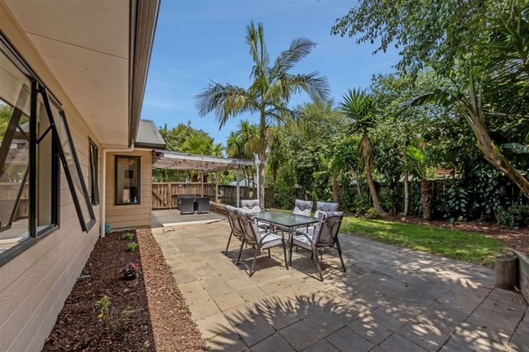 Photo of property in 157 Brian Crescent, Stanmore Bay, Whangaparaoa, 0932