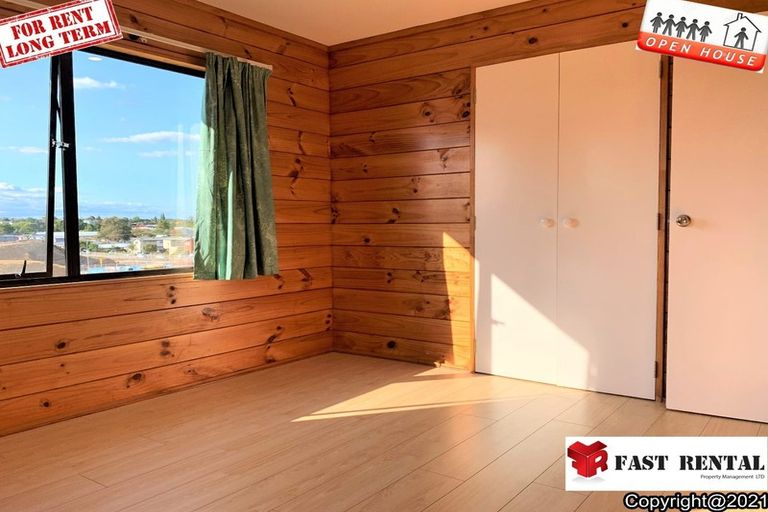 Photo of property in 2/70 College Road, Northcote, Auckland, 0627