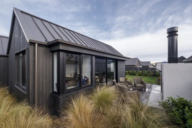 Photo of property in 2 Fife Court, Jacks Point, Queenstown, 9371