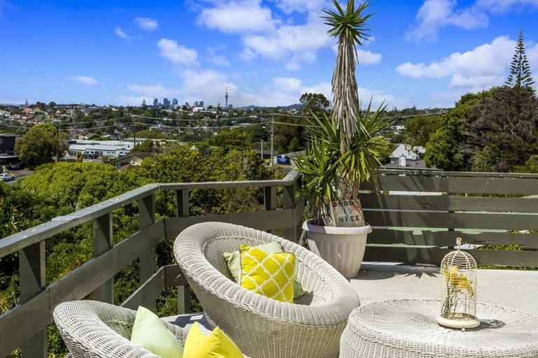 Photo of property in 70 Chivalry Road, Glenfield, Auckland, 0629