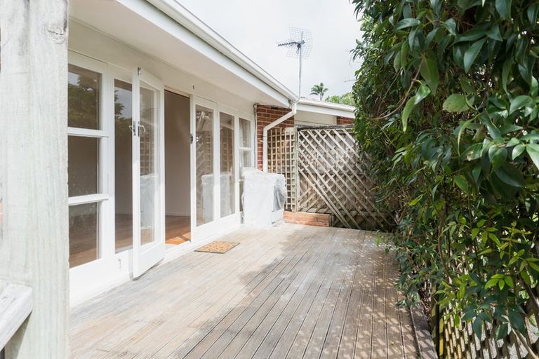 Photo of property in 4/19 Montana Avenue, Murrays Bay, Auckland, 0630