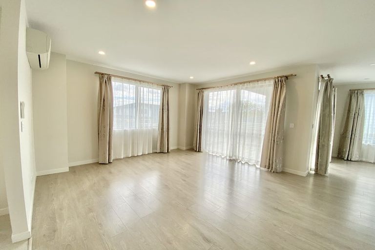 Photo of property in 42 Cirrus Way, Ranui, Auckland, 0612