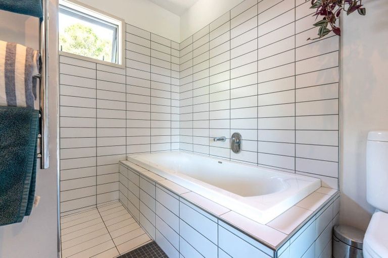 Photo of property in 12 Makora Avenue, Oneroa, Waiheke Island, 1081