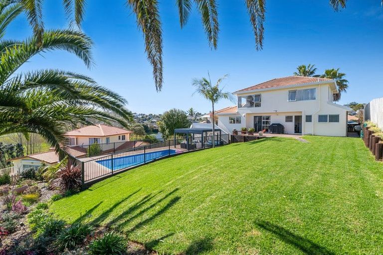 Photo of property in 11 Azure Grove, Unsworth Heights, Auckland, 0632