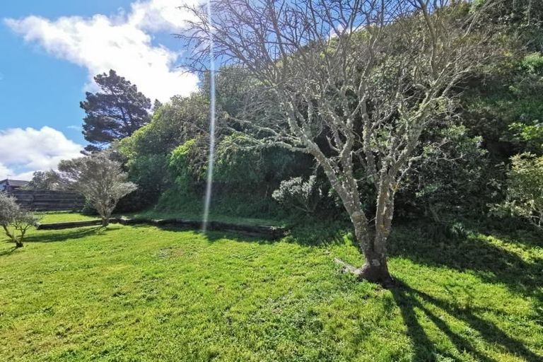 Photo of property in 16 Arahanga Grove, Maupuia, Wellington, 6022