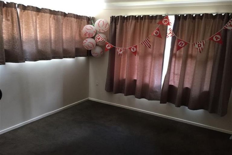 Photo of property in 1/48 Sharon Road, Waiake, Auckland, 0630