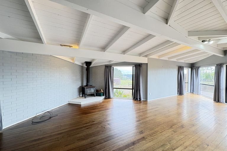 Photo of property in 412 Taupaki Road, Kumeu, 0892