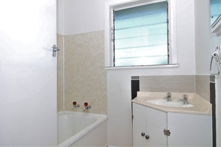 Photo of property in 28 Bradbury Road, Botany Downs, Auckland, 2010