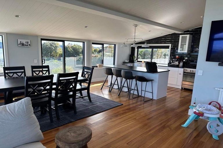 Photo of property in 14 Hinerau Grove, Waipahihi, Taupo, 3330