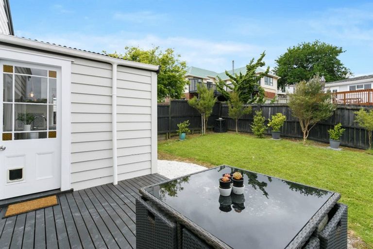 Photo of property in 4 Bowers Road, Glen Eden, Auckland, 0602