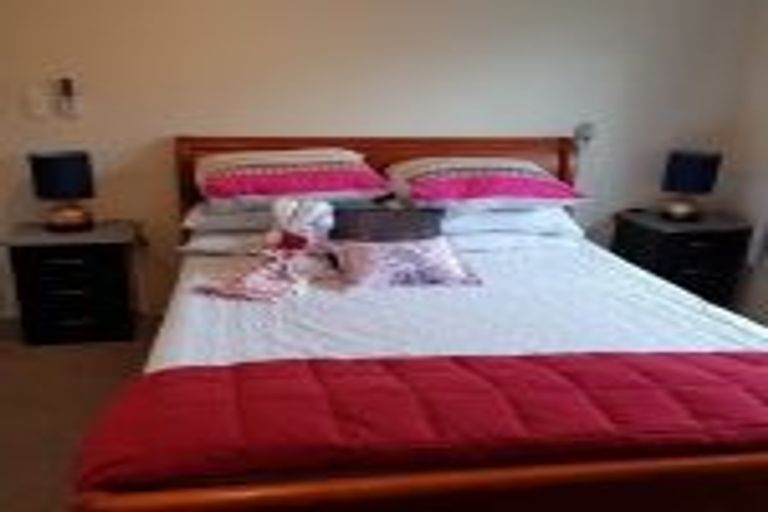 Photo of property in 2 Samara Place, Clendon Park, Auckland, 2103