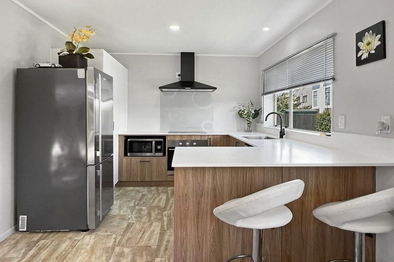 Photo of property in 15 Hocken Place, Mangere Bridge, Auckland, 2022