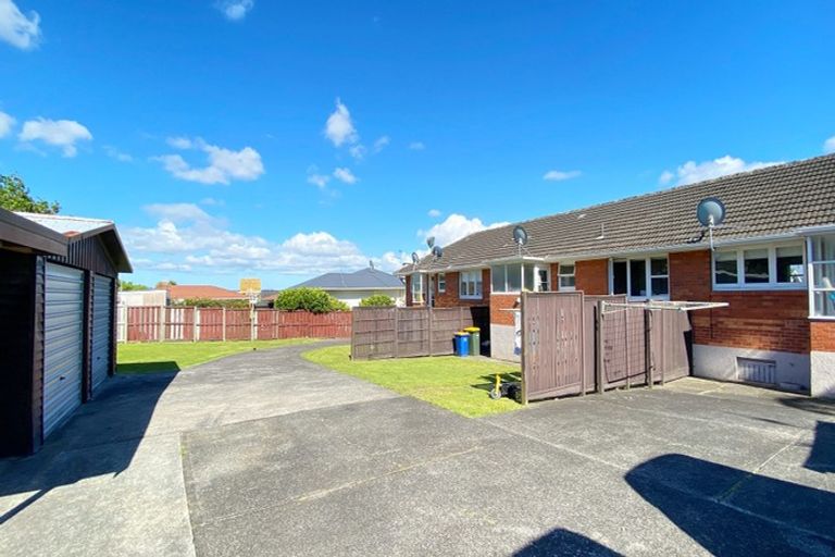 Photo of property in 2/6 Corrella Road, Belmont, Auckland, 0622