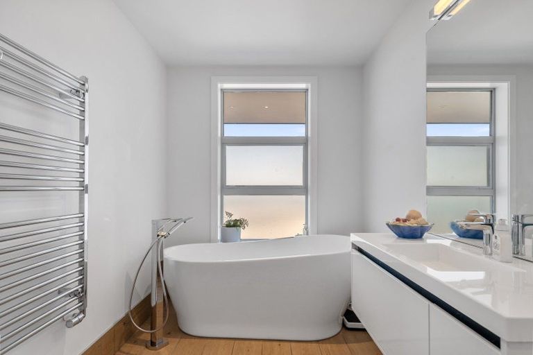 Photo of property in 342 Mount Pleasant Road, Mount Pleasant, Christchurch, 8081