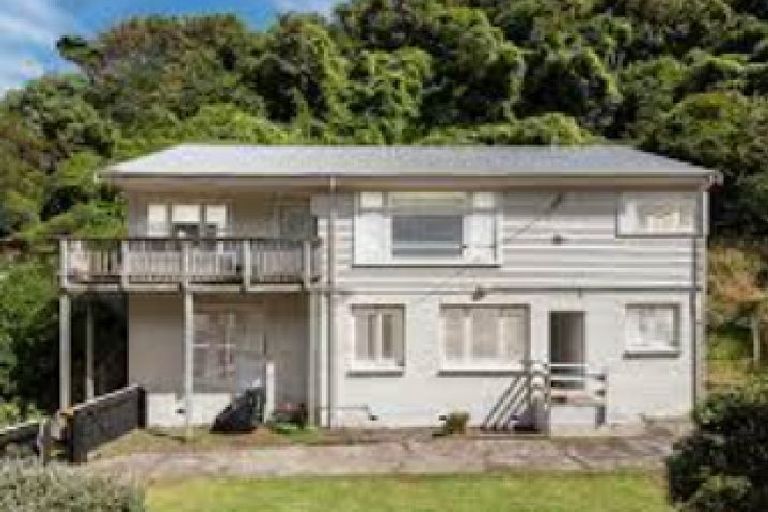 Photo of property in 23 Melrose Road, Island Bay, Wellington, 6023