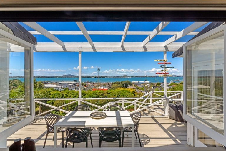 Photo of property in 3 Richmond Avenue, Northcote Point, Auckland, 0627