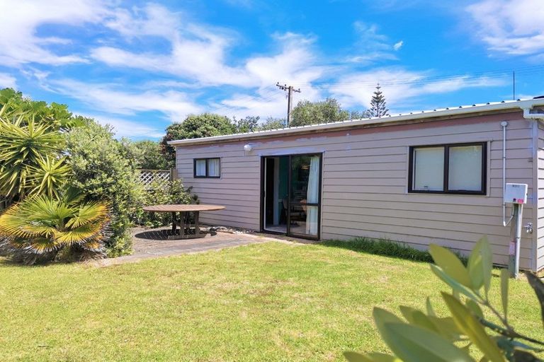 Photo of property in 2 Tamure Crescent, Mahia, 4198