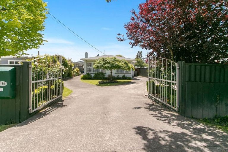 Photo of property in 160 Wainuiomata Road, Wainuiomata, Lower Hutt, 5014