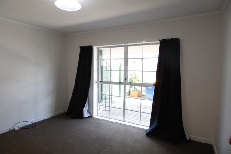Photo of property in 1/150 Luckens Road, West Harbour, Auckland, 0618