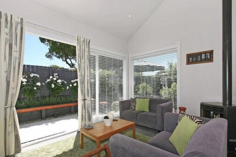 Photo of property in 8 Miro Street, Eastbourne, Lower Hutt, 5013
