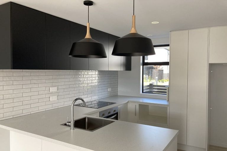 Photo of property in 4/8 New Brighton Road, Shirley, Christchurch, 8061