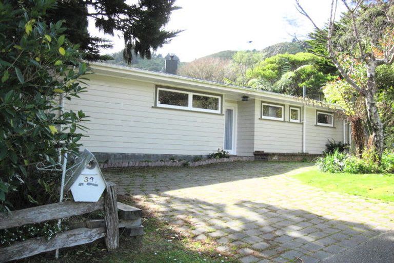 Photo of property in 33 Wright Street, Wainuiomata, Lower Hutt, 5014