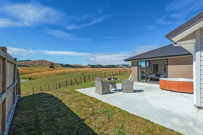 Photo of property in 20 Atlantic Drive, Fitzherbert, Palmerston North, 4410