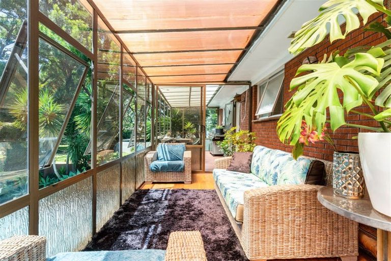 Photo of property in 36 Cascades Road, Pakuranga Heights, Auckland, 2010