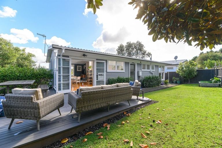 Photo of property in 1/48 Bond Crescent, Forrest Hill, Auckland, 0620