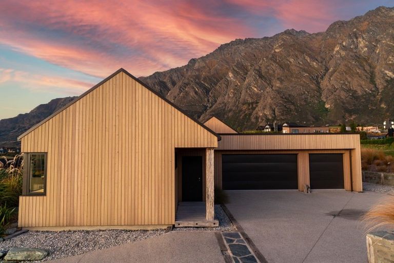 Photo of property in 10 Glenelg Lane, Jacks Point, 9371