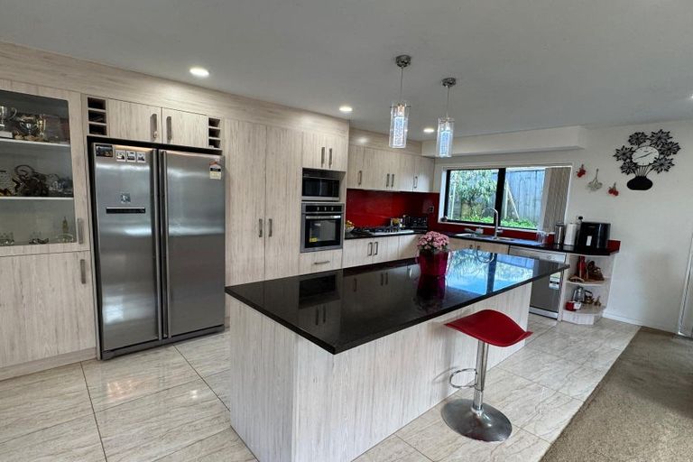 Photo of property in 14a Pipitea Place, Massey, Auckland, 0614