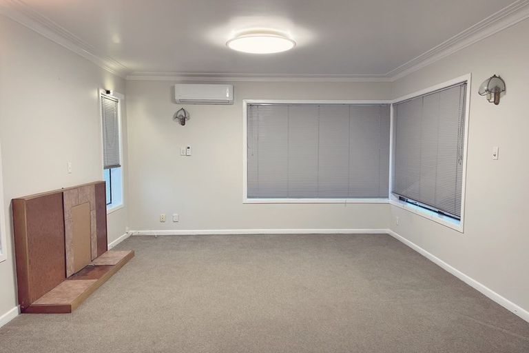 Photo of property in 2/104 Forrest Hill Road, Forrest Hill, Auckland, 0620