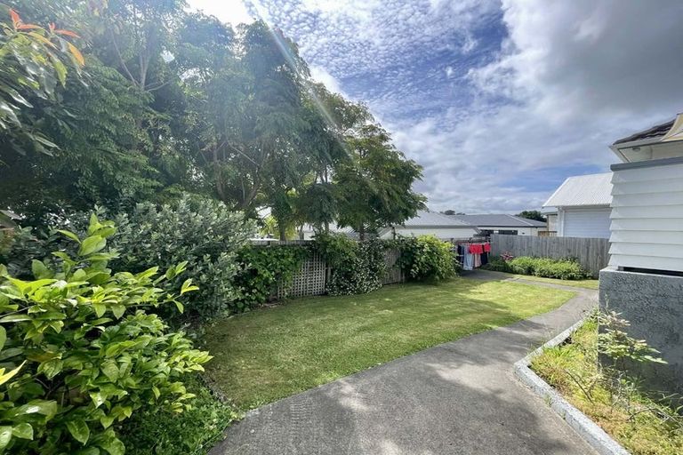 Photo of property in 57 Paynters Avenue, Strandon, New Plymouth, 4312