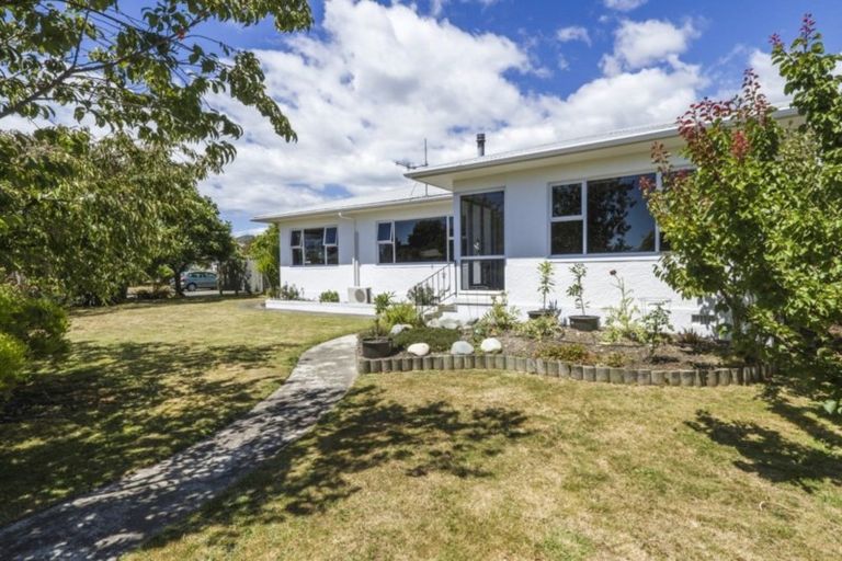 Photo of property in 3 Tennyson Crescent, Stoke, Nelson, 7011