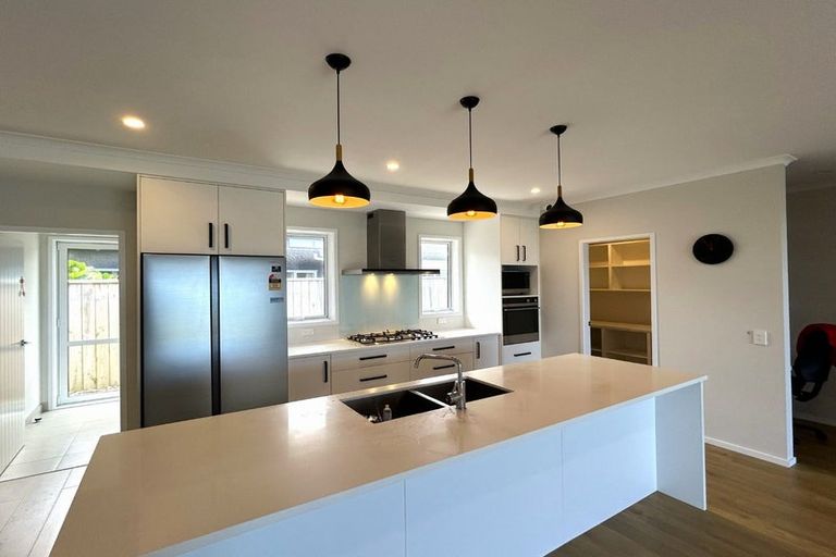 Photo of property in 2 Tutoko Place, Aotea, Porirua, 5024