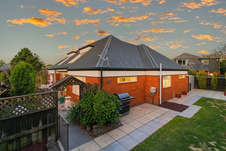 Photo of property in 17 Greystoke Lane, Avonhead, Christchurch, 8042