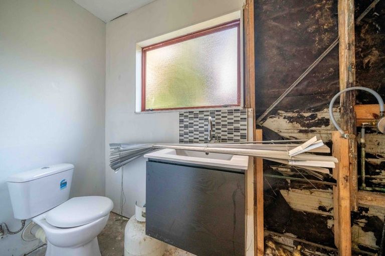 Photo of property in 6 Kirby Street, Glendene, Auckland, 0602