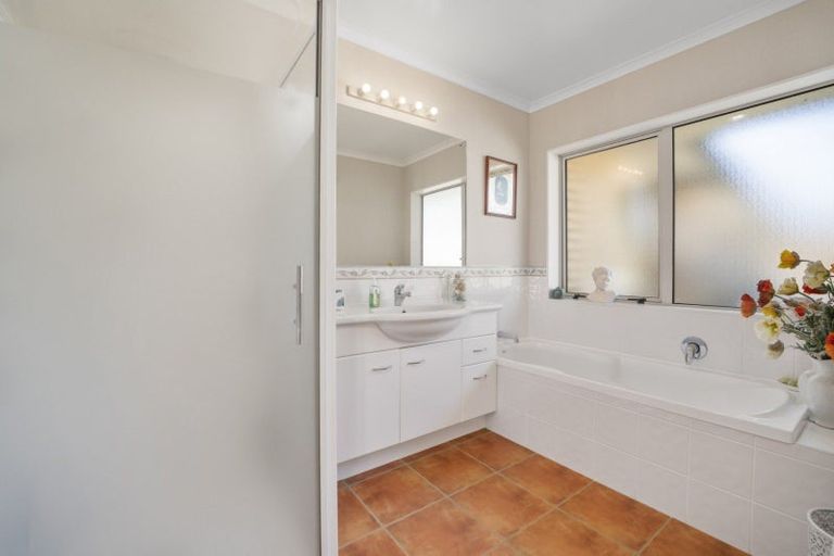 Photo of property in 12 Waterside Drive, Pyes Pa, Tauranga, 3112