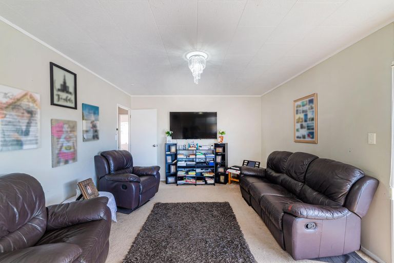 Photo of property in 1/35 Kopara Place, Clendon Park, Auckland, 2103